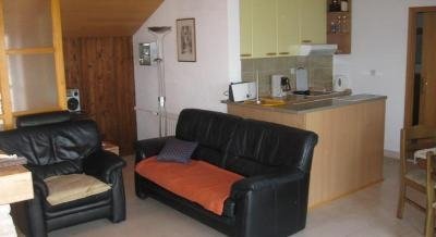 Apartamento Julia (2 + 2), alojamiento privado en Duće-Luka, Croacia